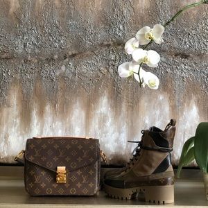 Louis Vuitton Croosbody bag